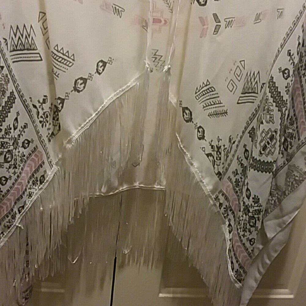 Jessica Simpson Ruana NWOT - Picture 6 of 7